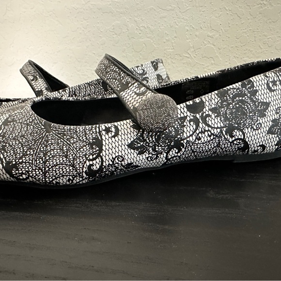 Iron Fist Black and White Flats with Skull and Crossbones with Roses Design - Picture 2 of 6